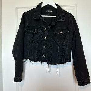 Women’s Cropped Denim Jacket. Size M